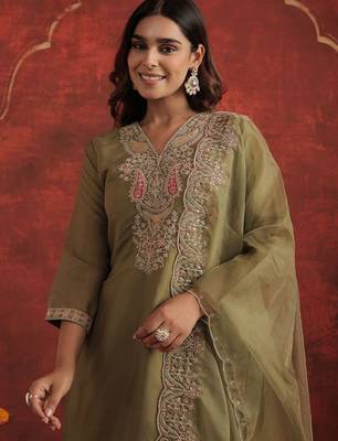 Women Ethnic Motifs Embroidered Regular Thread Work Kurta with Trousers & With Dupatta 6
