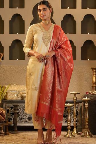 Women Ethnic Motifs Embroidered Regular Kurta with Trousers & With Dupatta