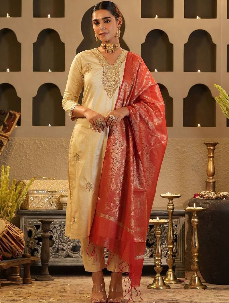 Women Ethnic Motifs Embroidered Regular Kurta with Trousers & With Dupatta