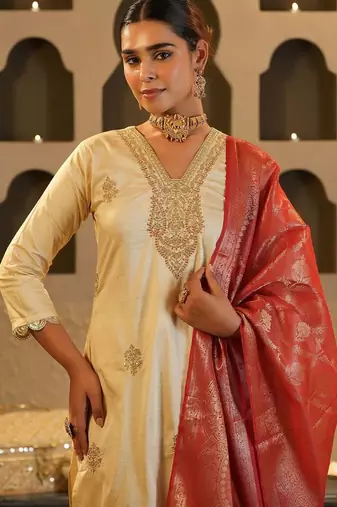 Women Ethnic Motifs Embroidered Regular Kurta with Trousers & With Dupatta