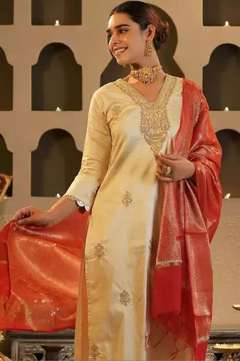 Women Ethnic Motifs Embroidered Regular Kurta with Trousers & With Dupatta
