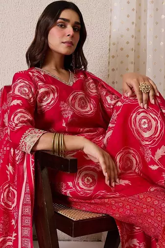 Women Floral Printed Regular Chanderi Silk Kurta with Trousers & With Dupatta