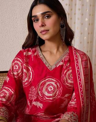 Women Floral Printed Regular Chanderi Silk Kurta with Trousers & With Dupatta 3