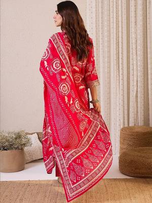 Women Floral Printed Regular Chanderi Silk Kurta with Trousers & With Dupatta 6