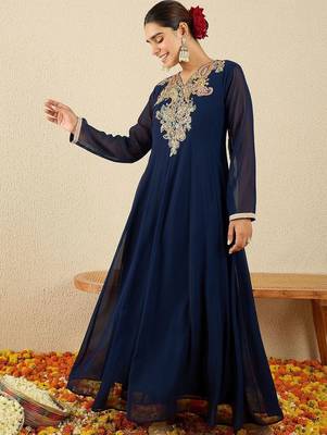 Women Ethnic Motifs Embroidered Panelled Thread Work Kurta with Trousers 1
