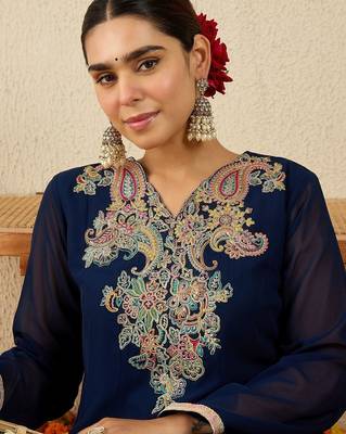 Women Ethnic Motifs Embroidered Panelled Thread Work Kurta with Trousers 2