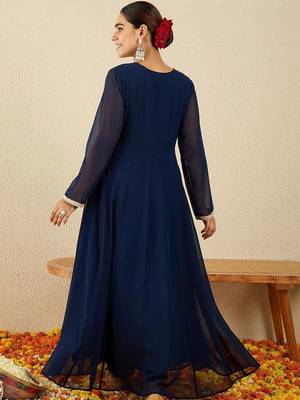 Women Ethnic Motifs Embroidered Panelled Thread Work Kurta with Trousers 4