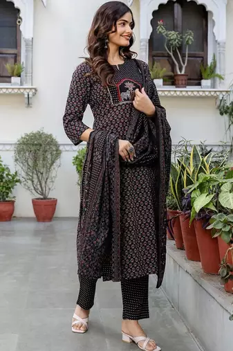 Women Ethnic Motifs Printed Regular Thread Work Pure Cotton Kurta with Trousers & With Dupatta