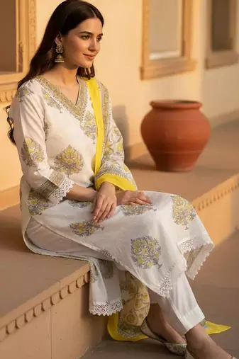 Ethnic Motifs Printed Regular Pure Cotton Straight Kurta With Trousers & Dupatta