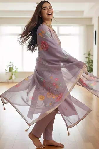 Floral Printed Thread Work Straight Kurta With Trousers & Dupatta