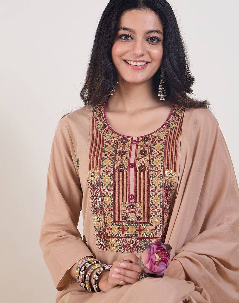 Ethnic Motifs Embroidered Thread Work Straight Kurta With Trousers & Dupatta