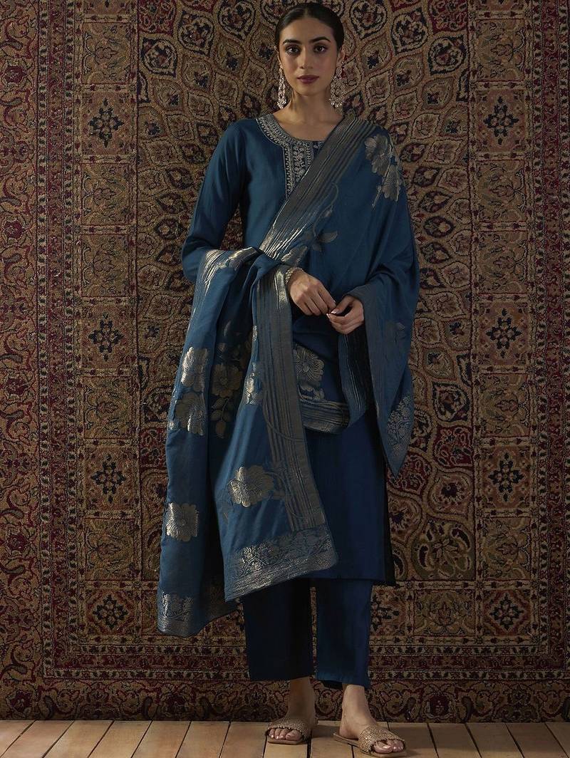Ethnic Motifs Embroidered Round Neck Thread Work Kurta With Trousers & Dupatta