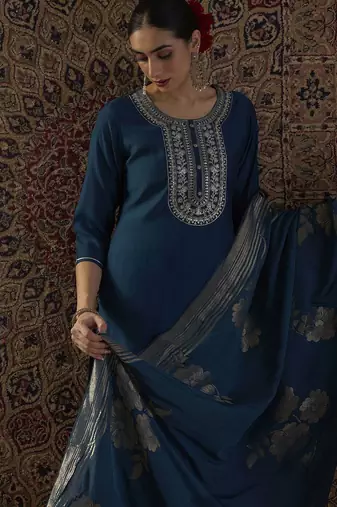 Ethnic Motifs Embroidered Round Neck Thread Work Kurta With Trousers & Dupatta