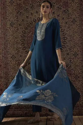Ethnic Motifs Embroidered Round Neck Thread Work Kurta With Trousers & Dupatta