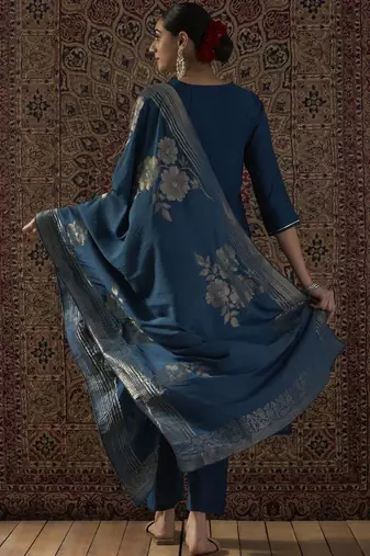 Ethnic Motifs Embroidered Round Neck Thread Work Kurta With Trousers & Dupatta