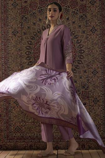 Floral Embroidered Thread Work Straight Kurta With Trousers & Dupatta