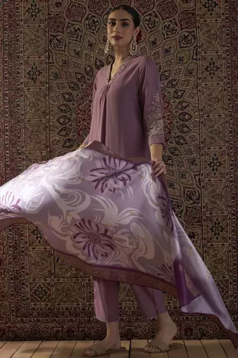 Floral Embroidered Thread Work Straight Kurta With Trousers & Dupatta