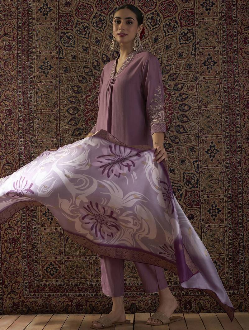 Floral Embroidered Thread Work Straight Kurta With Trousers & Dupatta