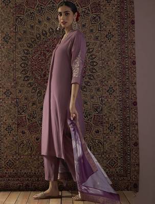 Floral Embroidered Thread Work Straight Kurta With Trousers & Dupatta 2