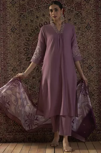 Floral Embroidered Thread Work Straight Kurta With Trousers & Dupatta