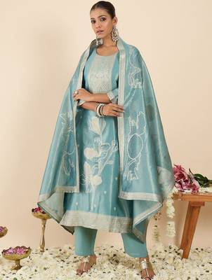 Women Regular Kurta with Trousers & With Dupatta 1