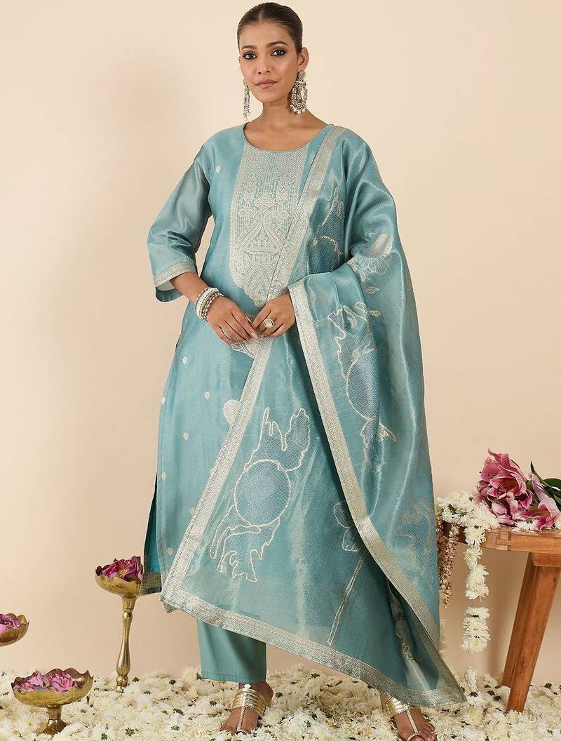 Women Regular Kurta with Trousers & With Dupatta