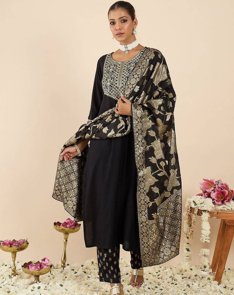 Women Ethnic Motifs Embroidered Regular Kurta with Trousers & With Dupatta