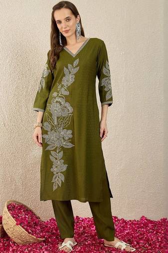 Floral Embroidered Thread Work Straight Kurta With Trousers