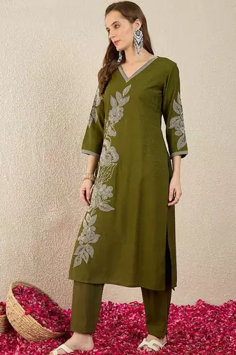 Floral Embroidered Thread Work Straight Kurta With Trousers