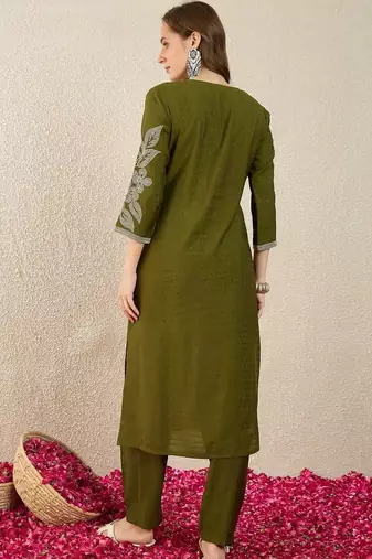 Floral Embroidered Thread Work Straight Kurta With Trousers