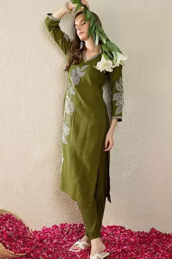Floral Embroidered Thread Work Straight Kurta With Trousers
