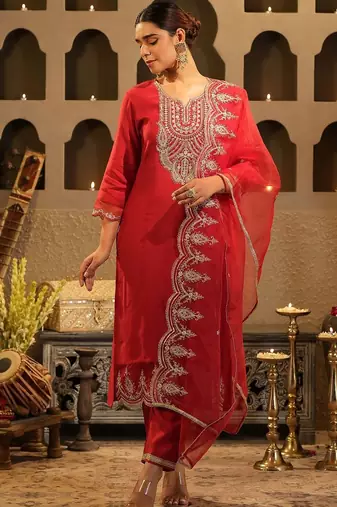 Women Ethnic Motifs Embroidered Regular Kurta with Trousers & With Dupatta