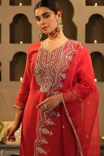 Women Ethnic Motifs Embroidered Regular Kurta with Trousers & With Dupatta