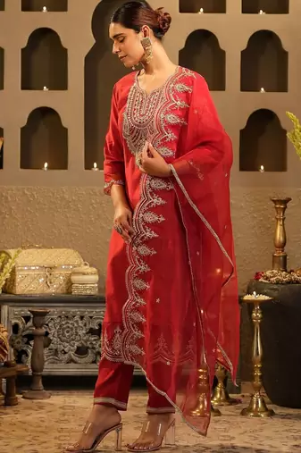 Women Ethnic Motifs Embroidered Regular Kurta with Trousers & With Dupatta