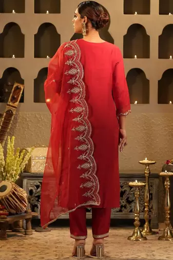 Women Ethnic Motifs Embroidered Regular Kurta with Trousers & With Dupatta