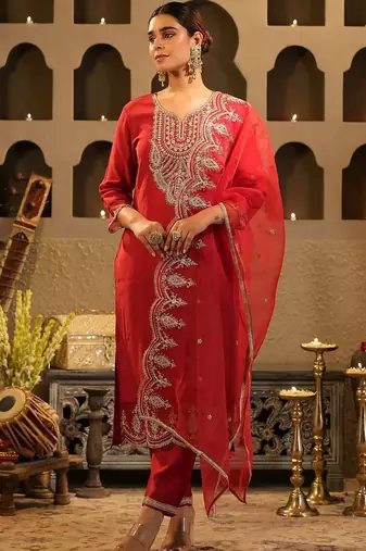 Women Ethnic Motifs Embroidered Regular Kurta with Trousers & With Dupatta