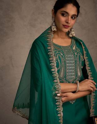 Women Ethnic Motifs Embroidered Kurta with Trousers & Dupatta 1
