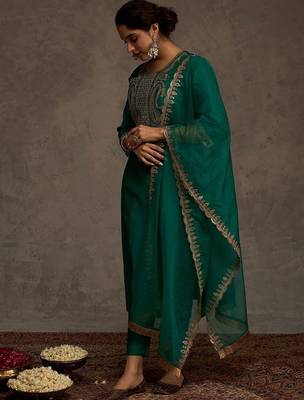 Women Ethnic Motifs Embroidered Kurta with Trousers & Dupatta 3