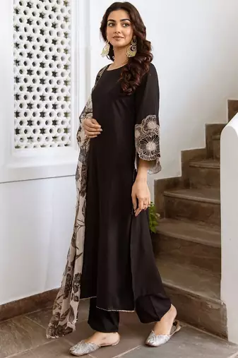 Women Regular Kurta with Trousers & With Dupatta