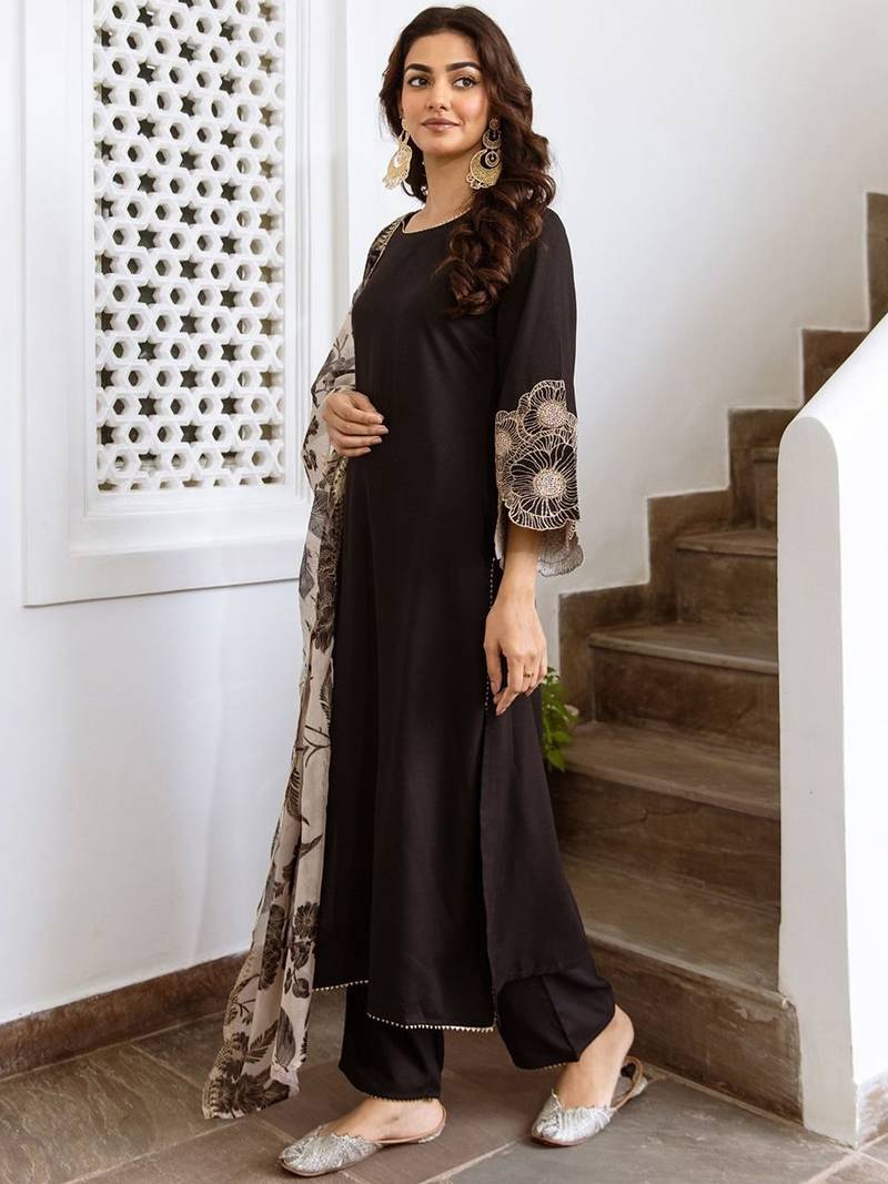 Women Regular Kurta with Trousers & With Dupatta