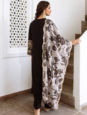 Women Regular Kurta with Trousers & With Dupatta 6