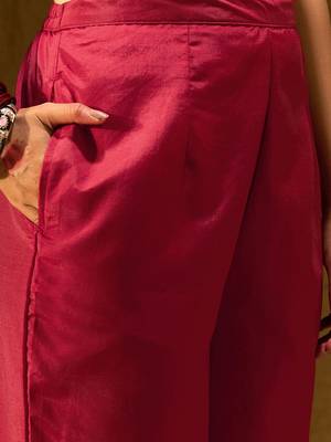 Red Embroidered Chanderi Silk Straight Zari Kurta With Trousers & Dupatta 3