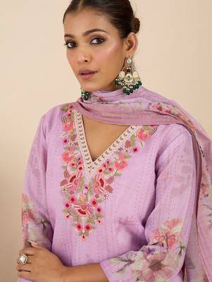 Women Floral Printed Regular Thread Work Linen Kurta with Trousers & With Dupatta 3