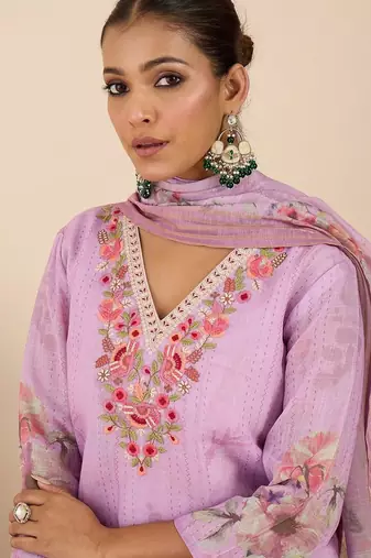 Women Floral Printed Regular Thread Work Linen Kurta with Trousers & With Dupatta