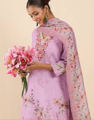 Women Floral Printed Regular Thread Work Linen Kurta with Trousers & With Dupatta 4