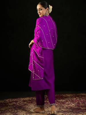 Floral Embroidered Empire Aari Work A-Line Kurta & Trousers With Dupatta 7