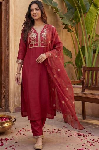 Women Ethnic Motifs Embroidered Regular Kurta with Trousers & With Dupatta