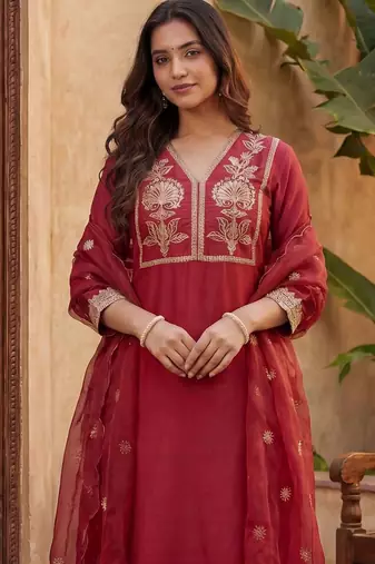 Women Ethnic Motifs Embroidered Regular Kurta with Trousers & With Dupatta