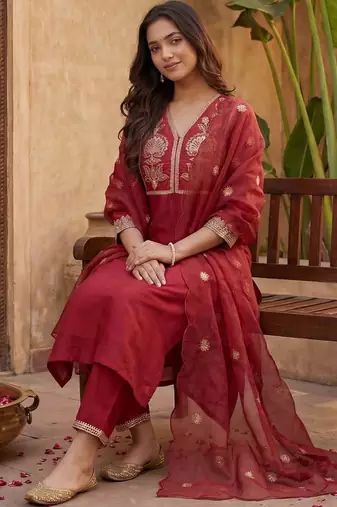 Women Ethnic Motifs Embroidered Regular Kurta with Trousers & With Dupatta