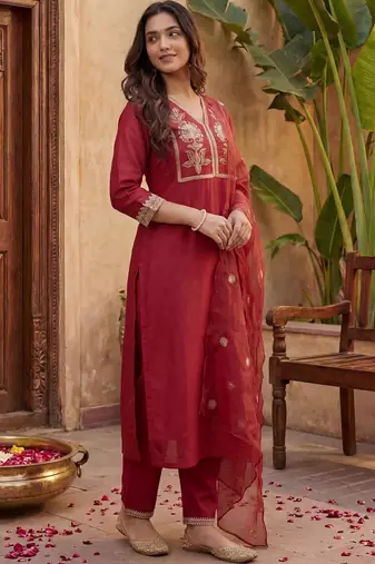 Women Ethnic Motifs Embroidered Regular Kurta with Trousers & With Dupatta